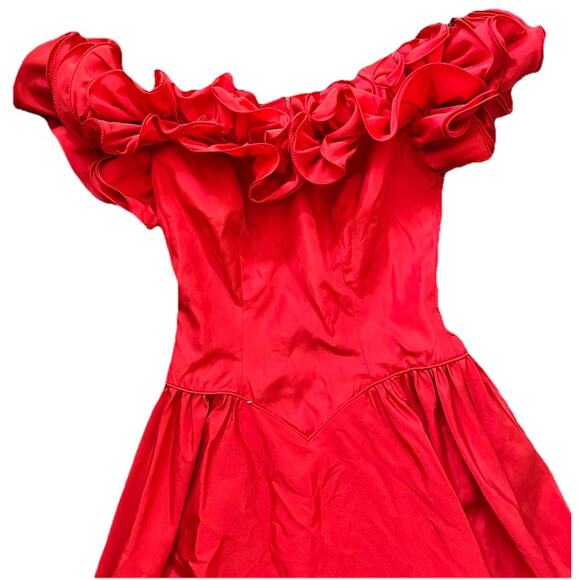 VTG ILGWU UNION MADE FORMAL RED SATIN DRESS Size 6 - Picture 4 of 6